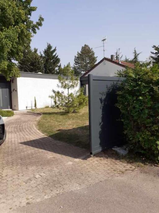 Les Pins De Talant , Au Calme En Rez De Jardin Apartment Bagian luar foto